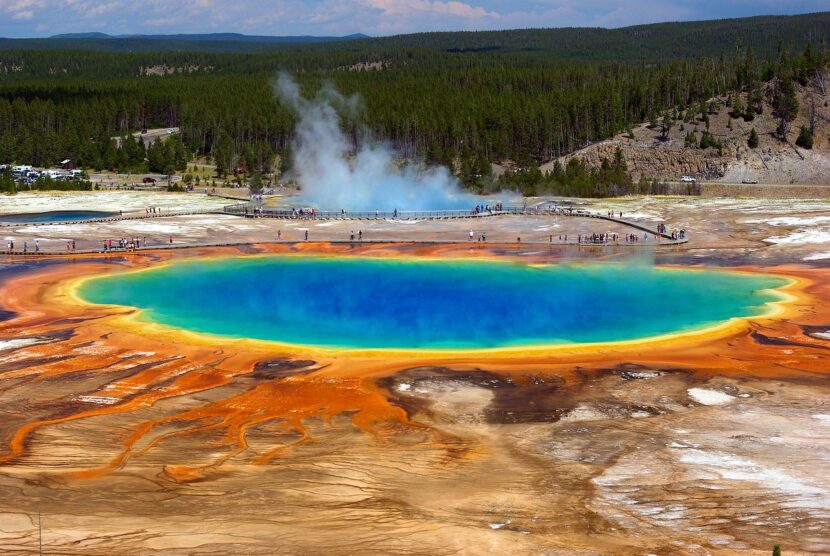 Place to Travel in Summer - Yellowstone National Park