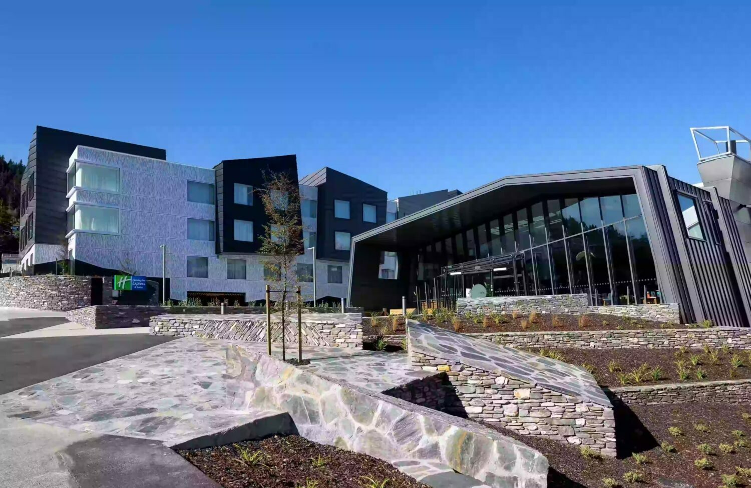 Holiday inn express and suites queenstown