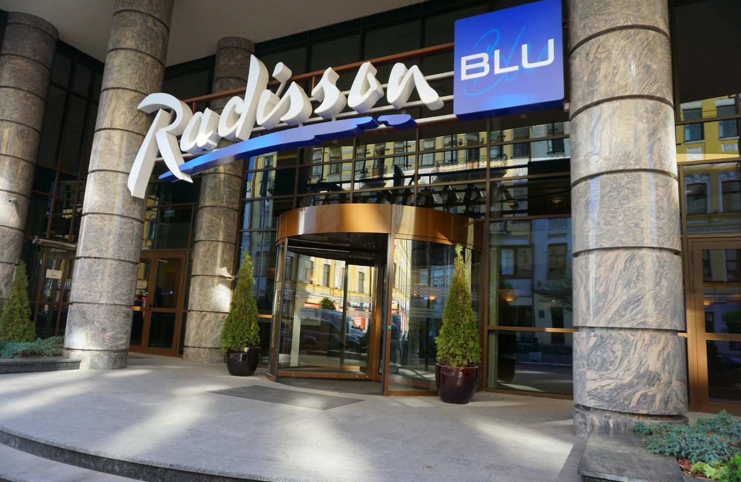 Radisson Rewards points purchase offer "Up to 60% bonus points" (until July 4, 2024) 1 redisson hotel