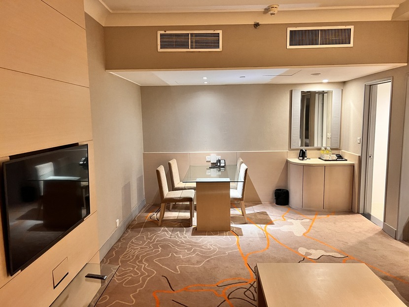 one-bedroom suite at Holiday Inn Singapore Atrium