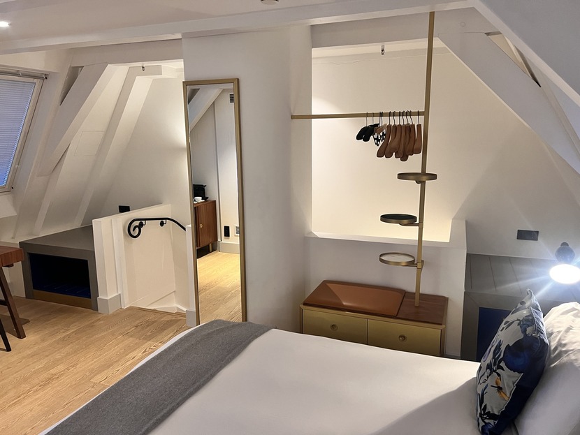 One bed in The Little House Kimpton De Witt Amsterdam