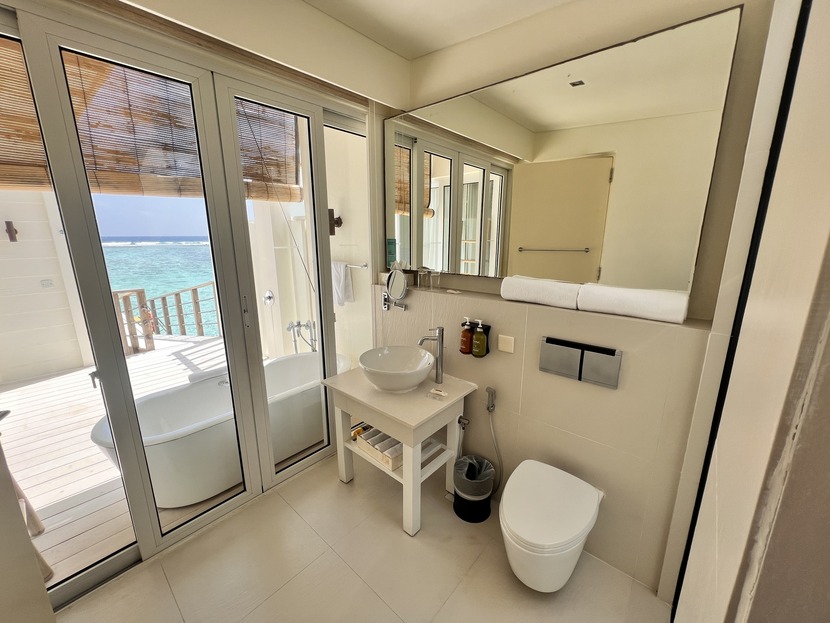 bathroom of the overwater bungalow Holiday Inn Kandooma Maldives