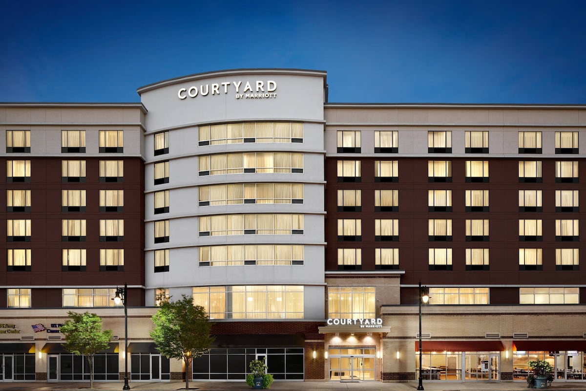 courtyard newark downtown newark