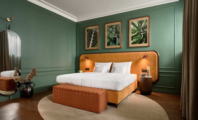 Earn 1,000 Bonus Miles per Stay with IHG and American Airlines 7 earn 1000 bonus miles with ihg and american airlines