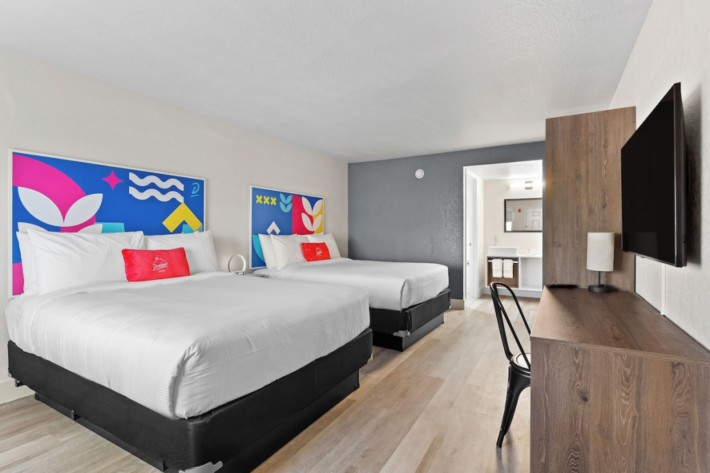 Wyndham Rewards Expands to a Four-Tier Award Chart, Adds 45,000-Point Ceiling 9 Howard Johnson by Wyndham Orlando Lake Buena Vista South