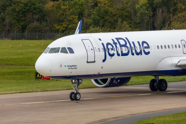 JetBlue Airbus A321 nose closeup taxiing