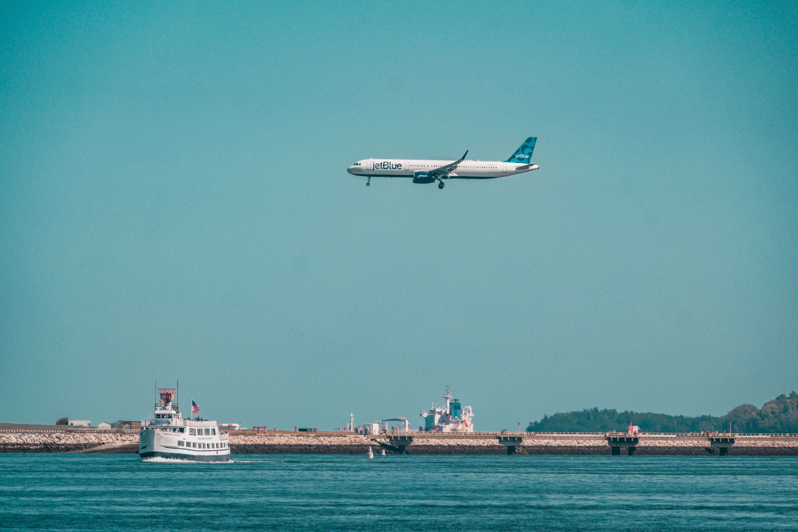 Bilt Adds JetBlue TrueBlue as a 1:1 Transfer Partner 1 JetBlue Airbus A321 landing over Boston Harbor with ferry boat below