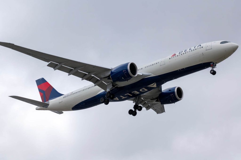 SkyTeam Elite Plus Lounge Access in the U.S. 6 Delta Air Lines aircraft in flight